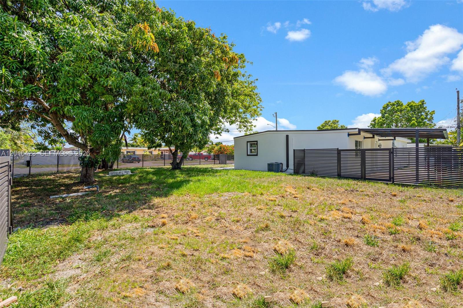TROPICAL ESTATES - Residential
