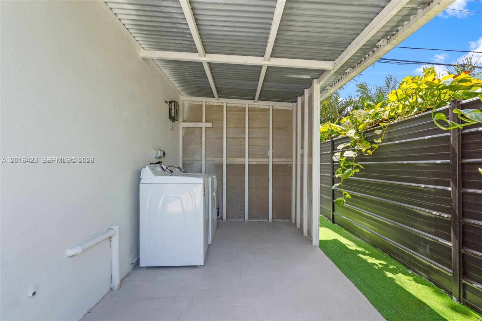 TROPICAL ESTATES - Residential