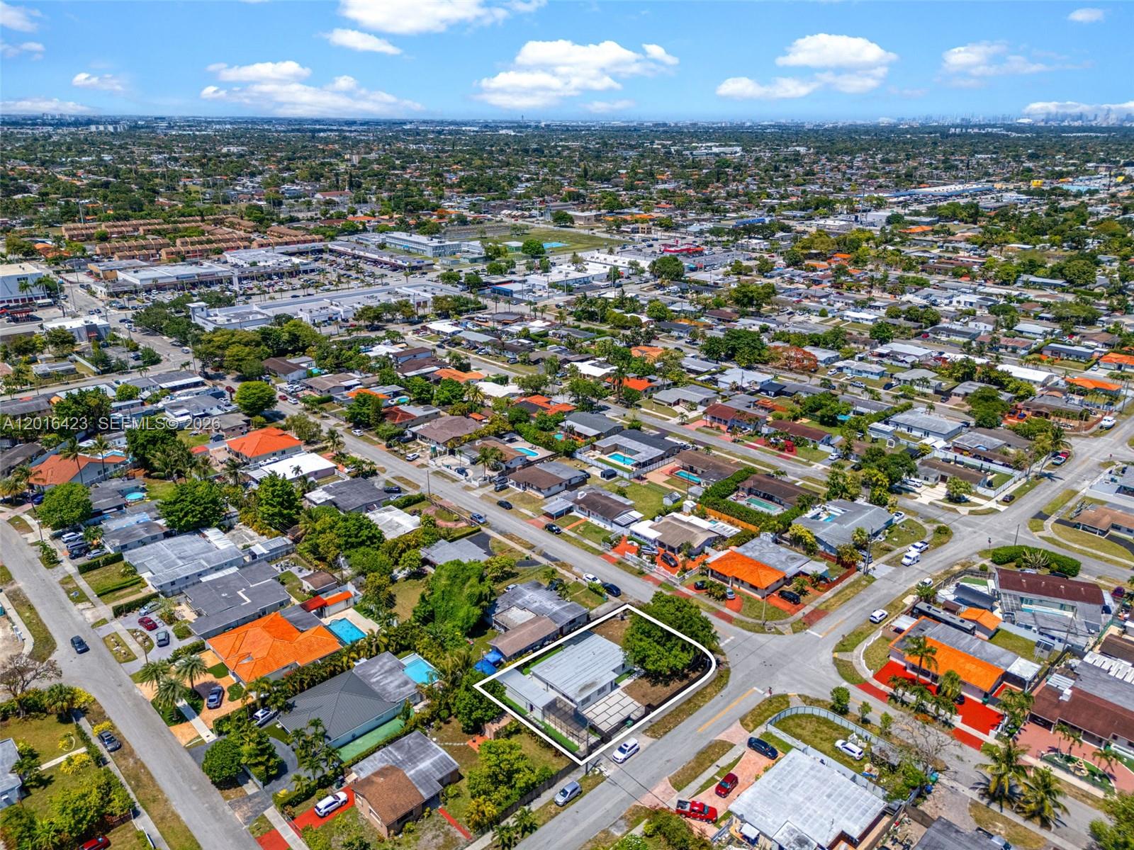 TROPICAL ESTATES - Residential