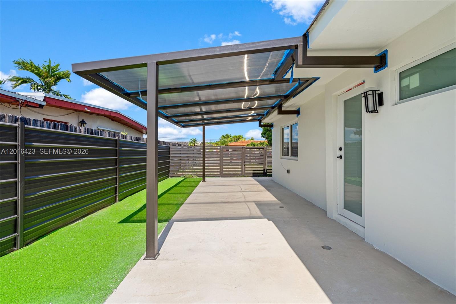 TROPICAL ESTATES - Residential