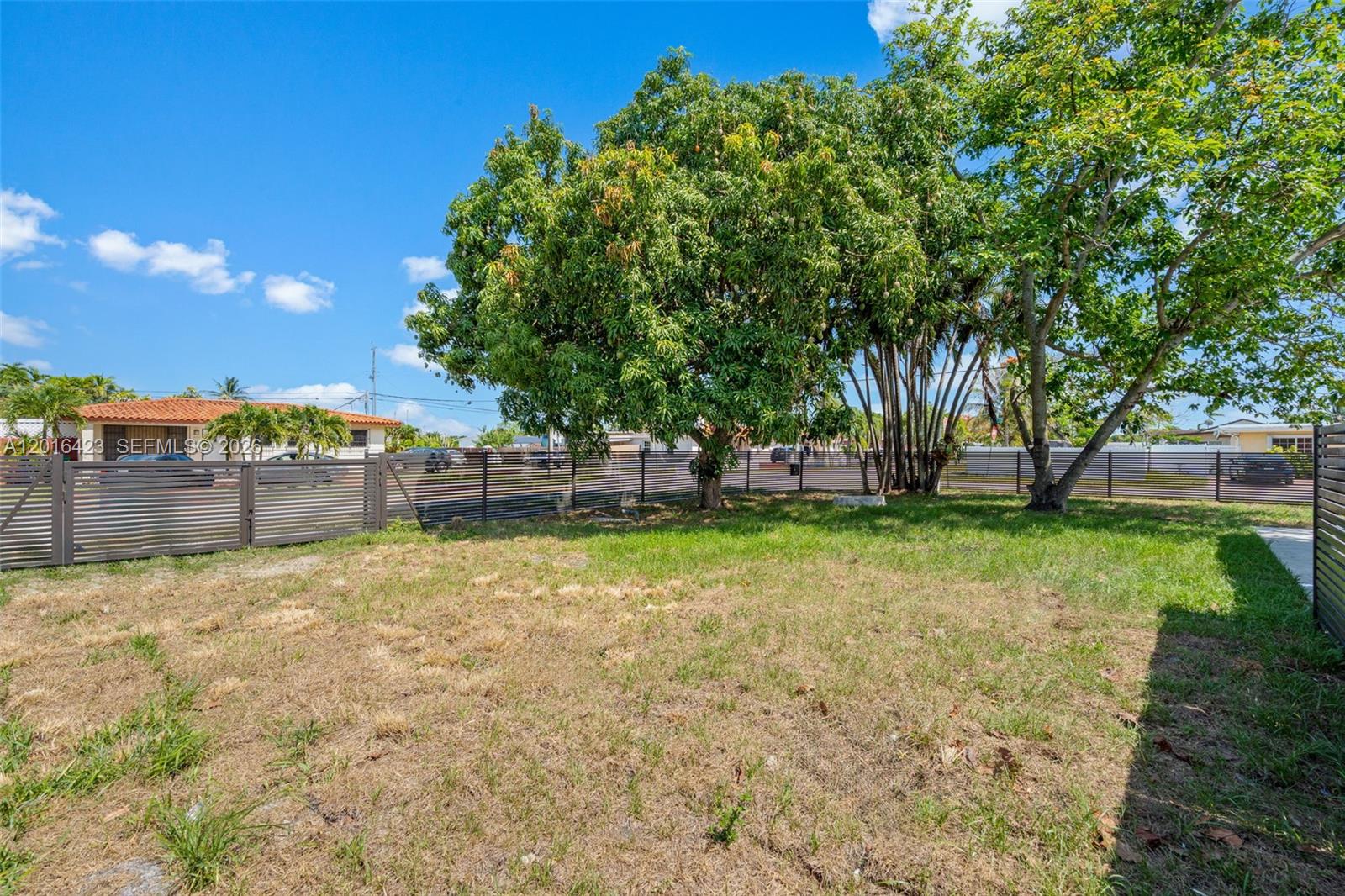 TROPICAL ESTATES - Residential