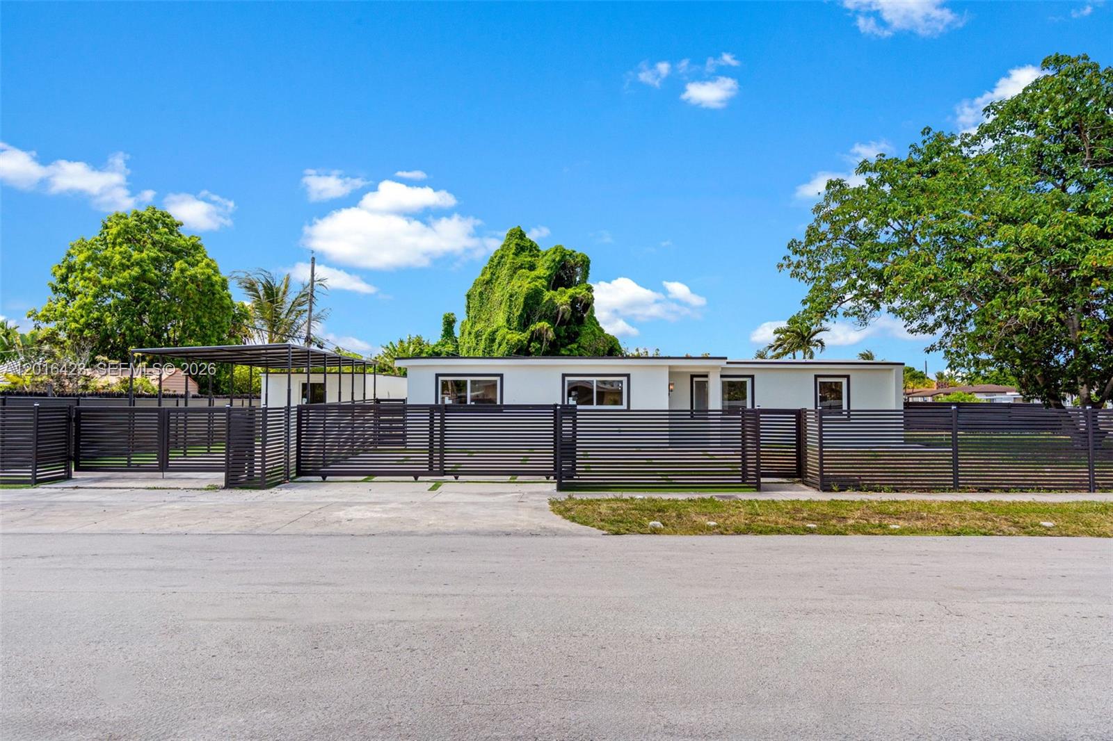 TROPICAL ESTATES - Residential