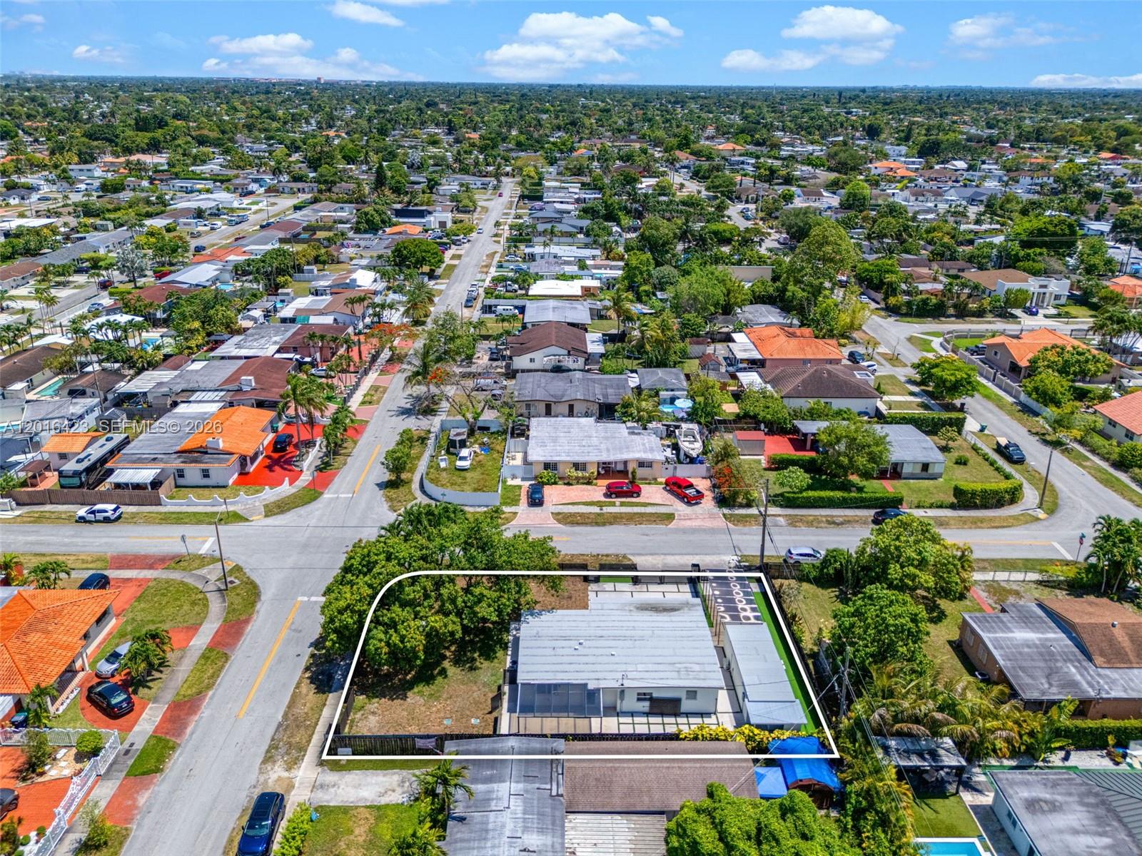 TROPICAL ESTATES - Residential