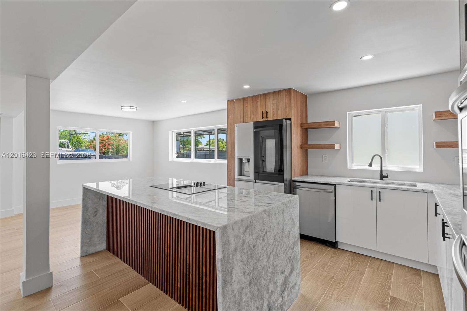 TROPICAL ESTATES - Residential