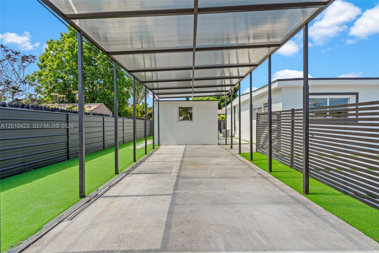 TROPICAL ESTATES - Residential
