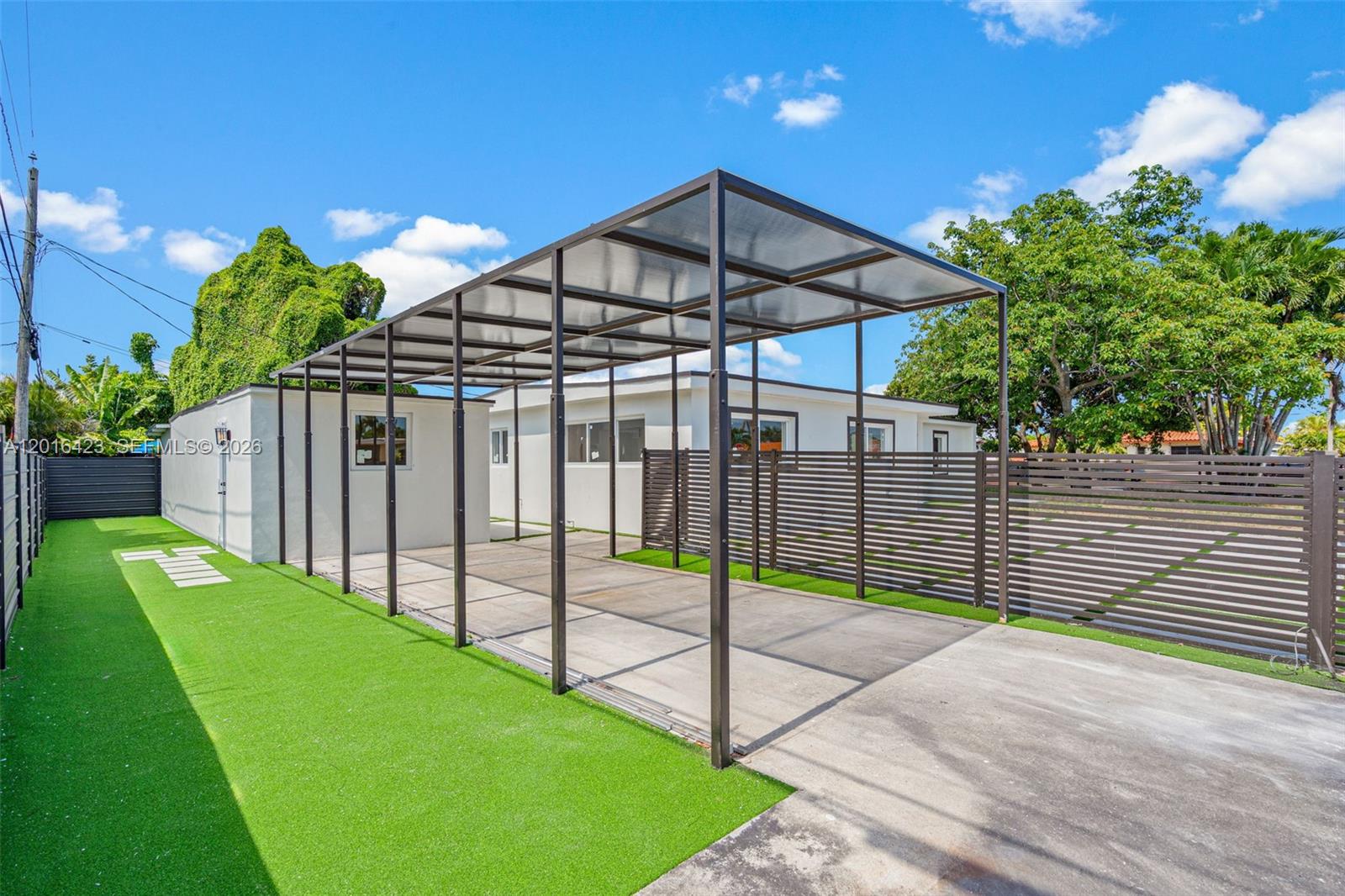 TROPICAL ESTATES - Residential