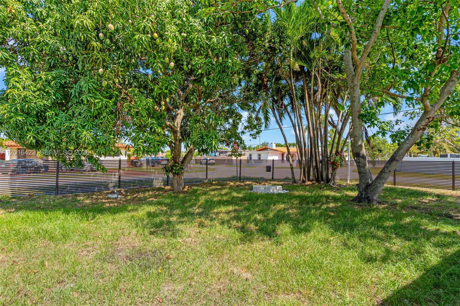 TROPICAL ESTATES - Residential