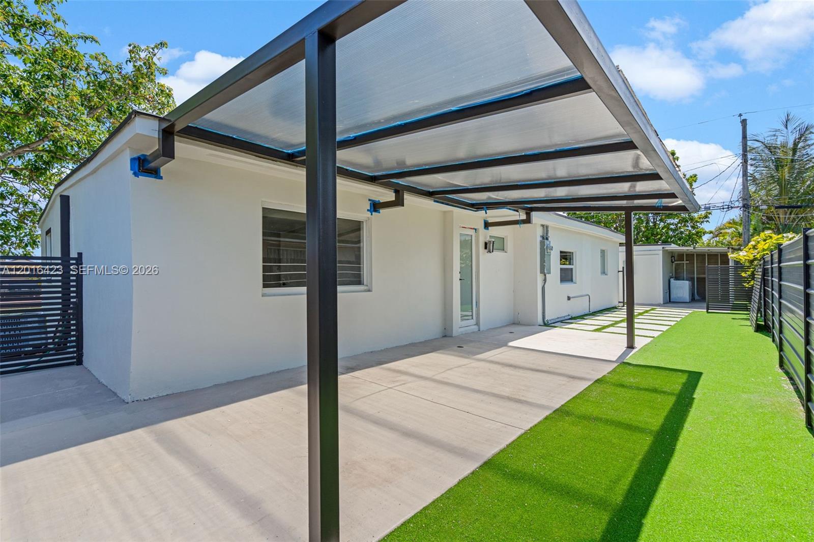 TROPICAL ESTATES - Residential
