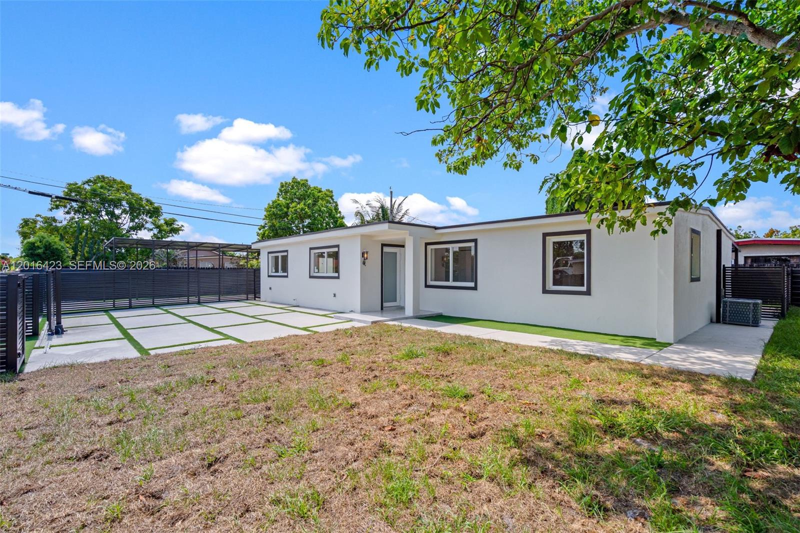 TROPICAL ESTATES - Residential