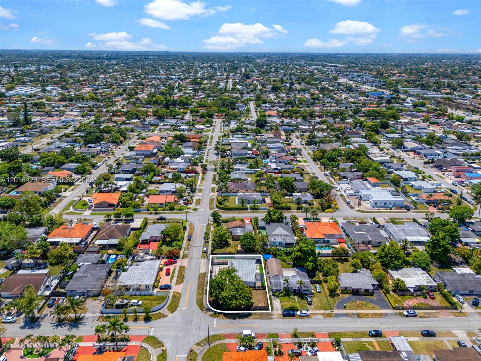 TROPICAL ESTATES - Residential
