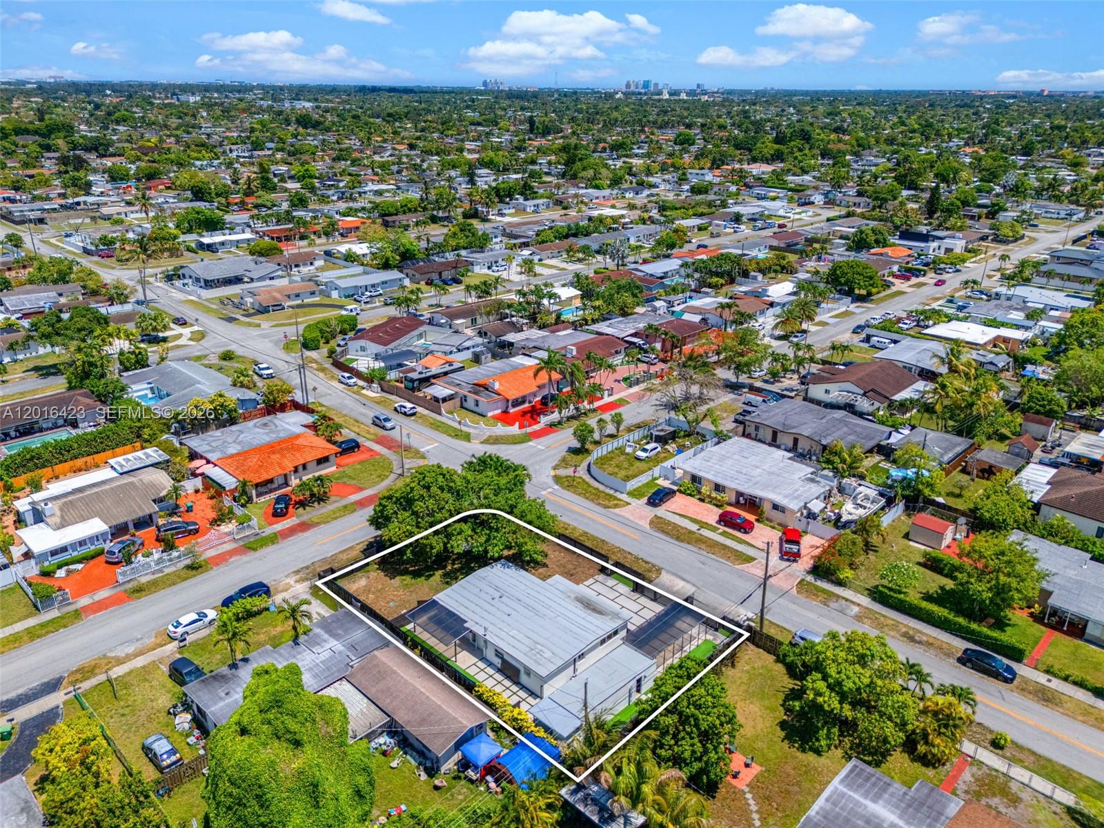 TROPICAL ESTATES - Residential