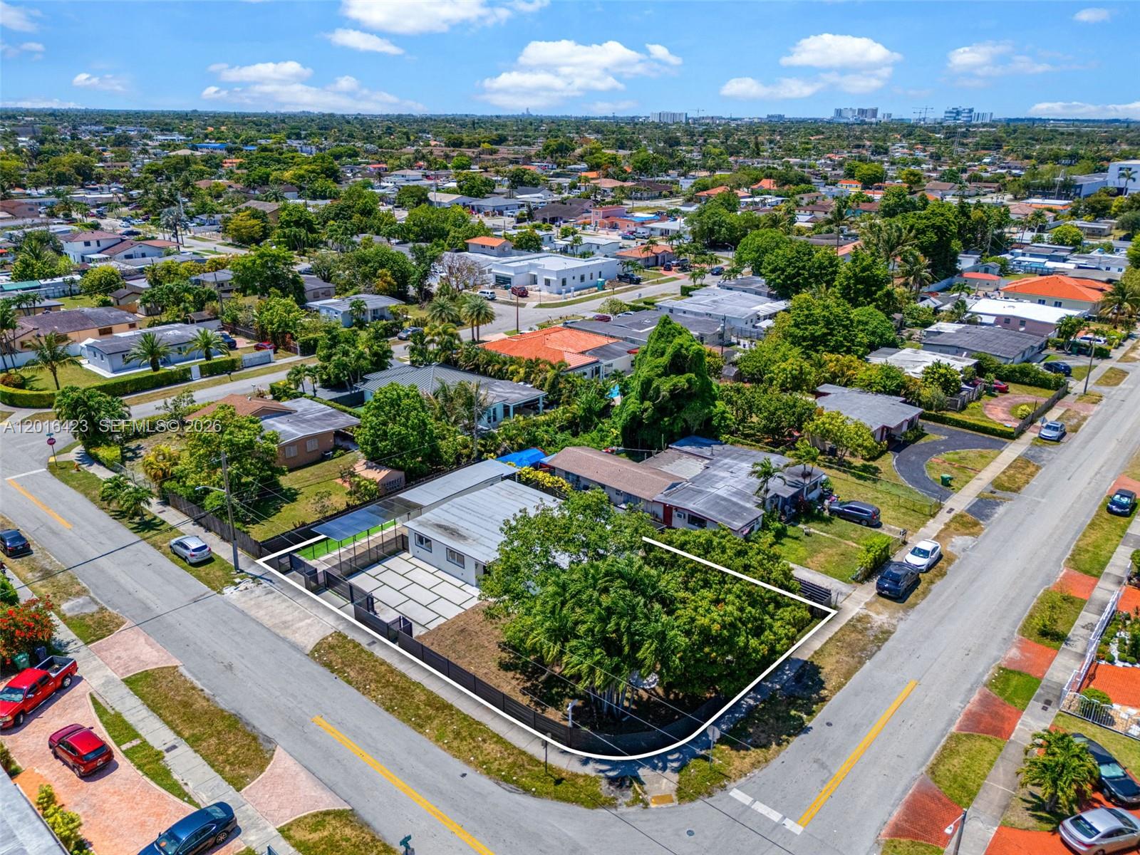 TROPICAL ESTATES - Residential