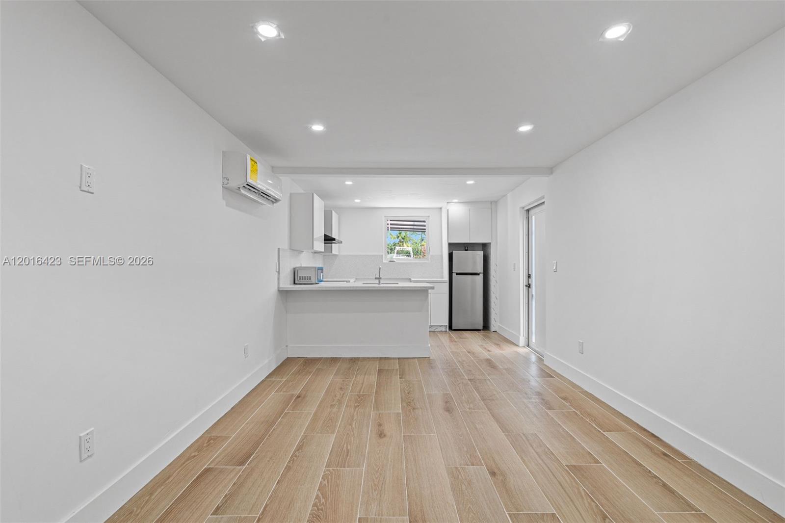 TROPICAL ESTATES - Residential