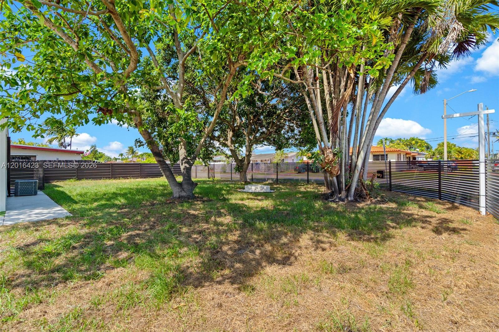 TROPICAL ESTATES - Residential