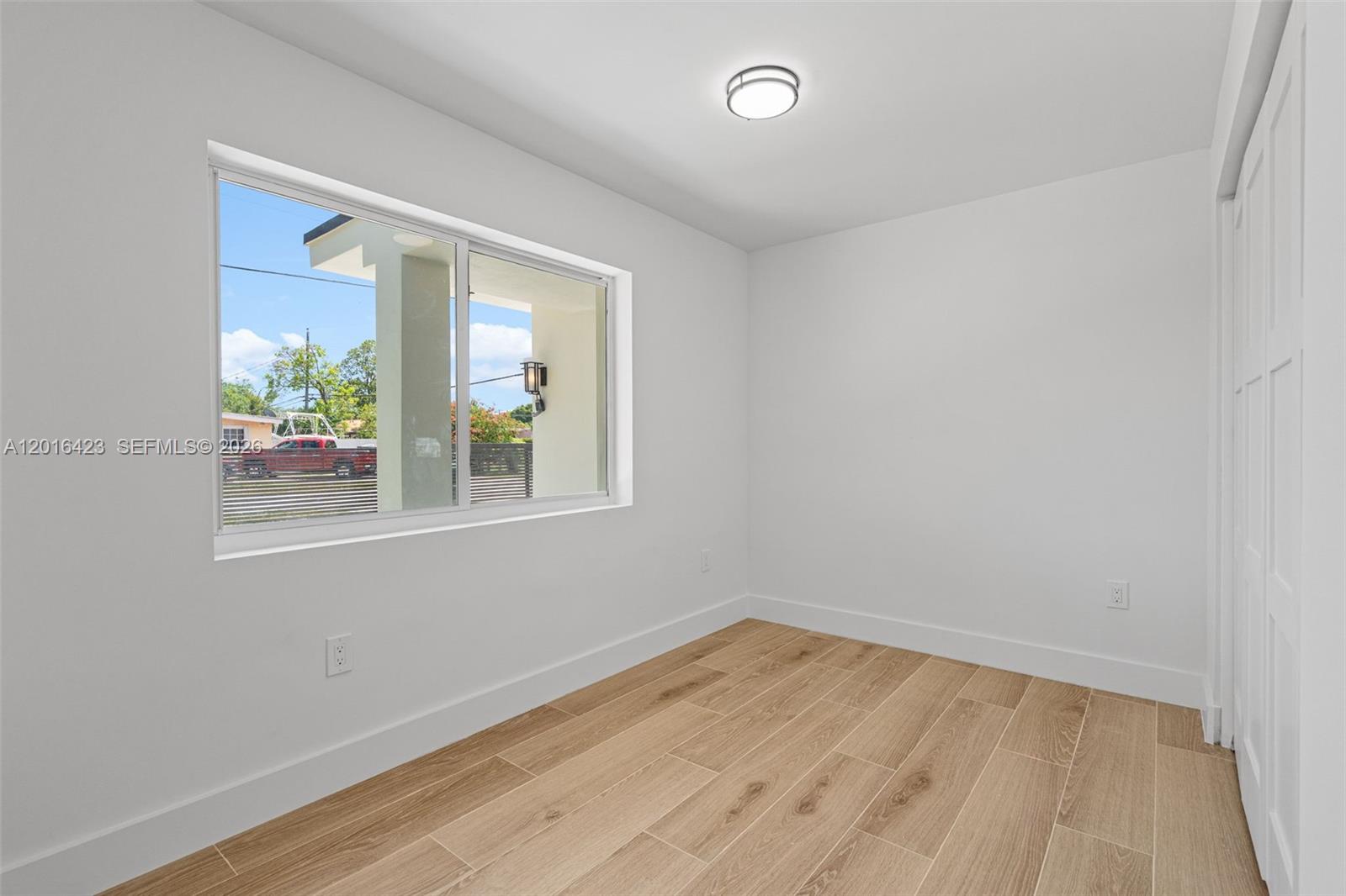 TROPICAL ESTATES - Residential
