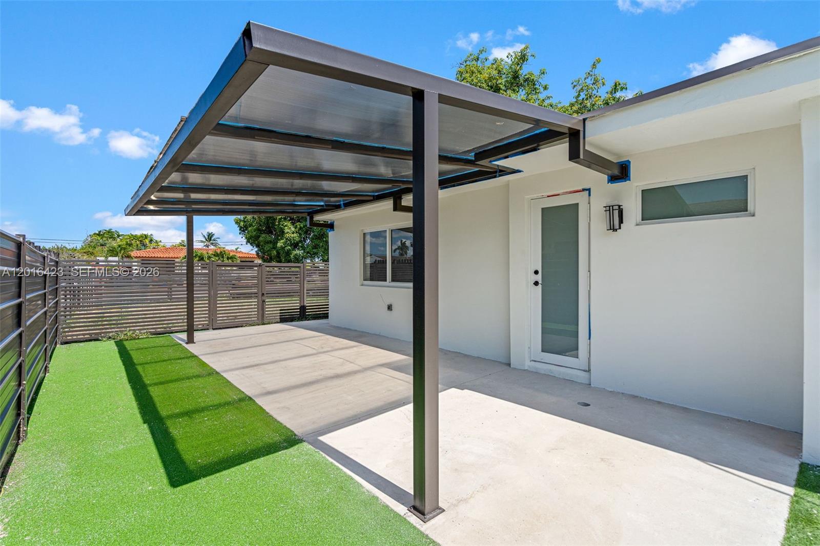 TROPICAL ESTATES - Residential