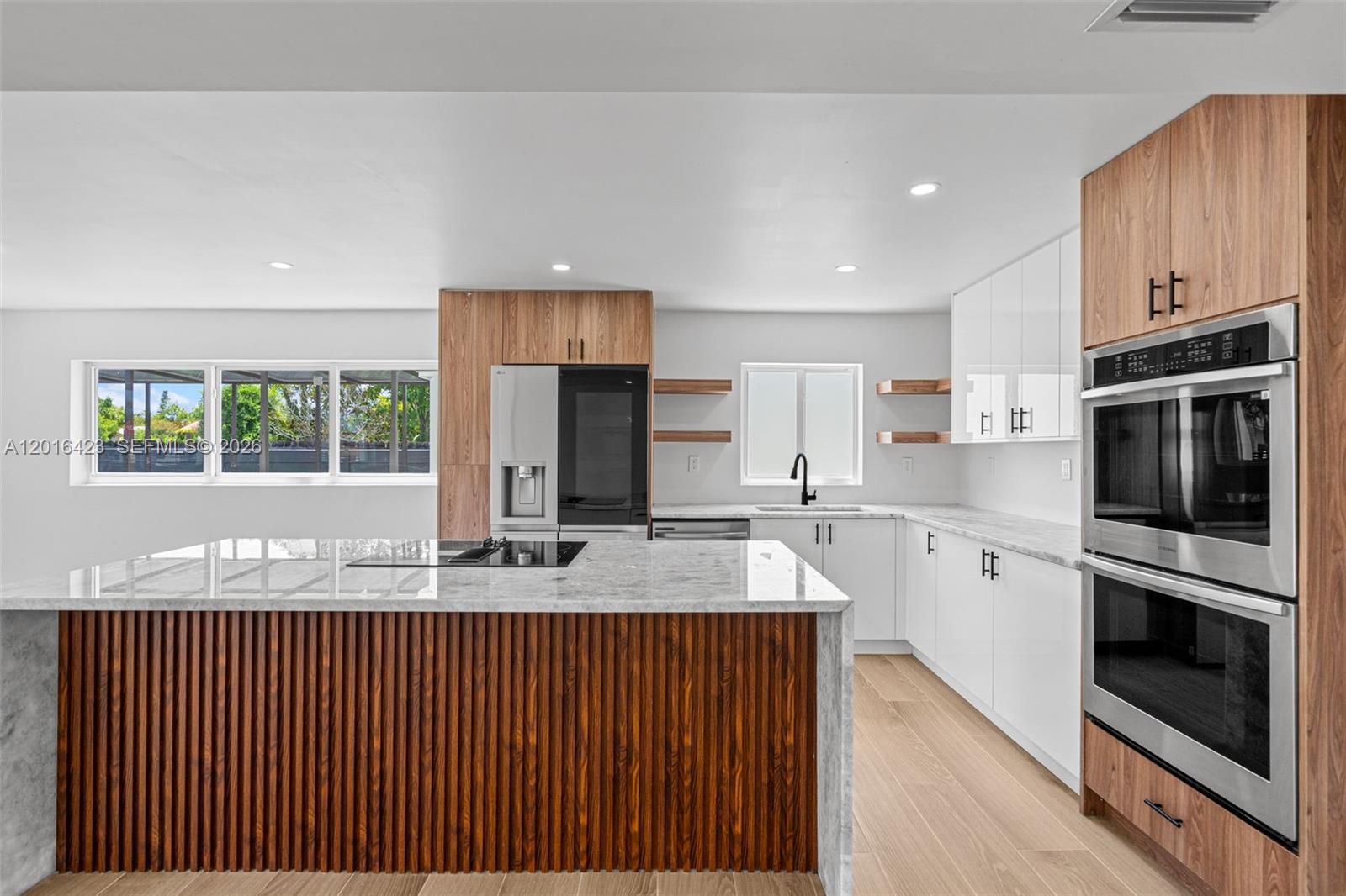 TROPICAL ESTATES - Residential