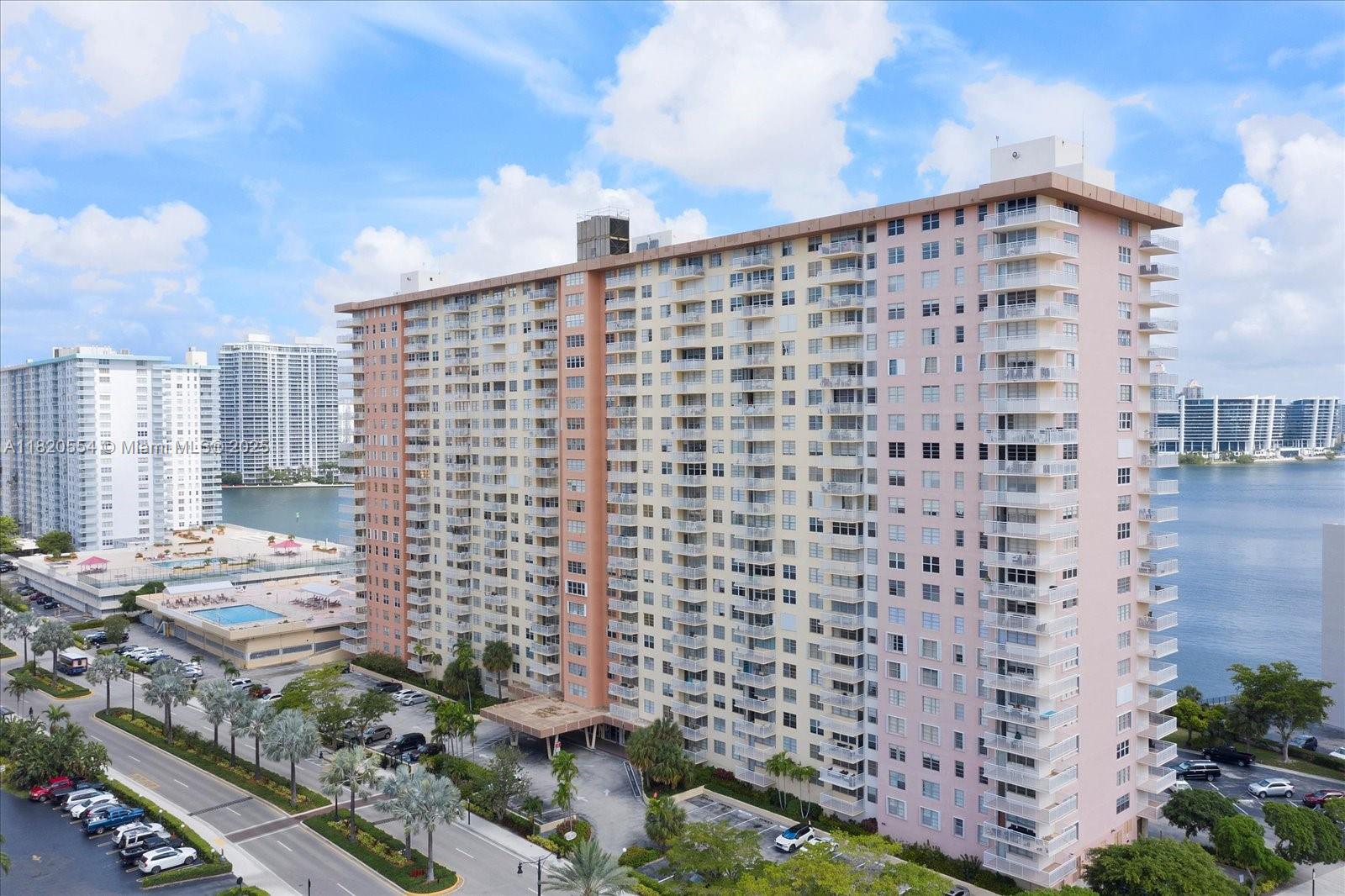 WINSTON TOWERS 200 - Residential
