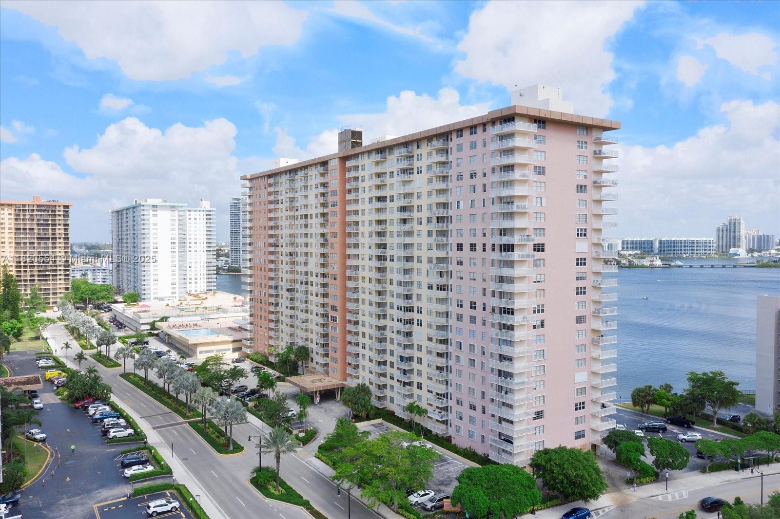 WINSTON TOWERS 200 - Residential