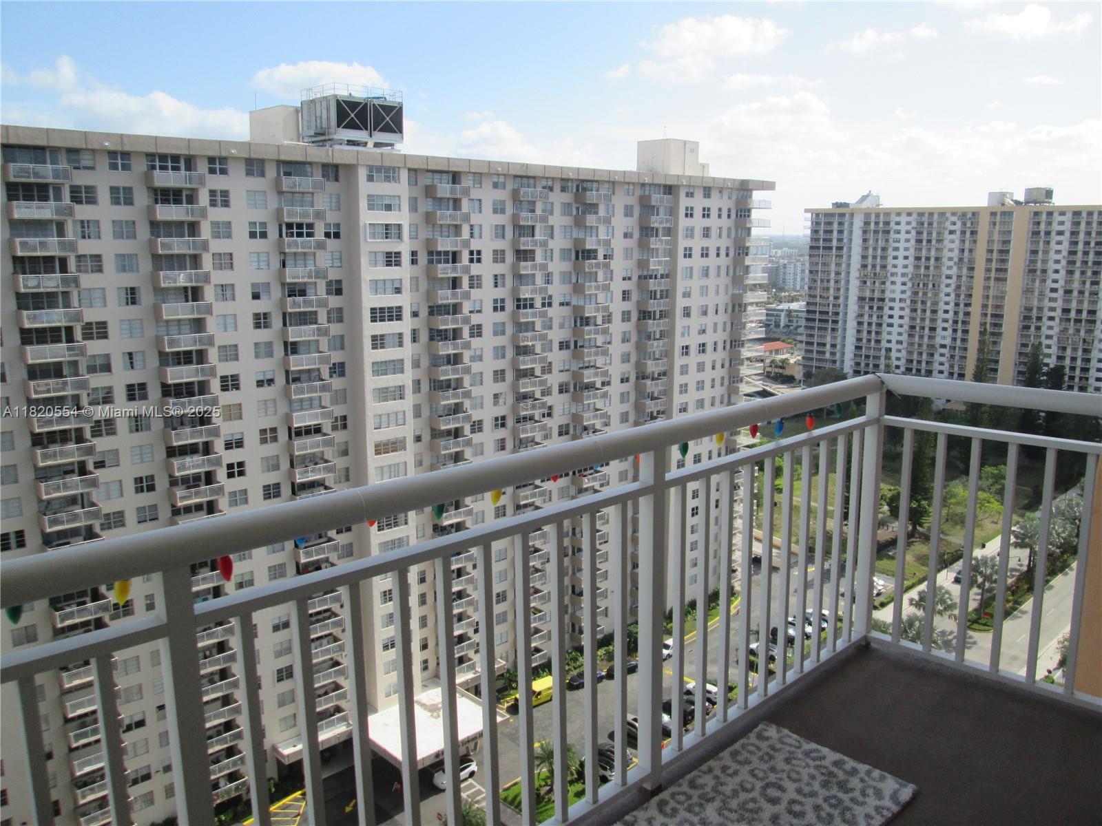 WINSTON TOWERS 200 - Residential