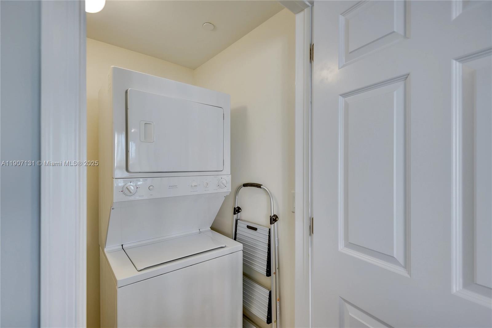 Marina Grande On The Halif - Residential