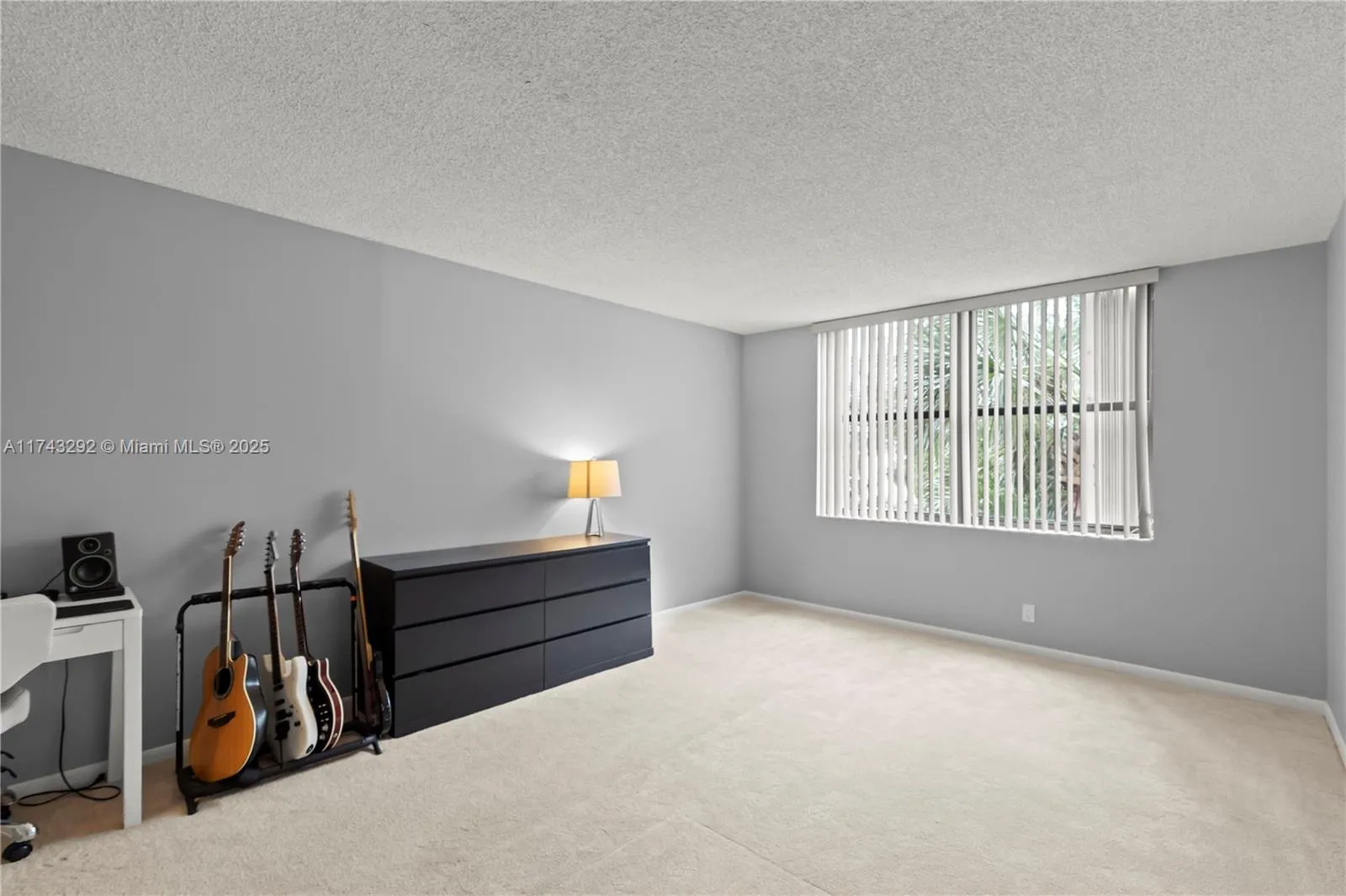Aventura, Florida 33160, United States, 1 Bedroom Bedrooms, ,2 BathroomsBathrooms,Residential,Active,6158