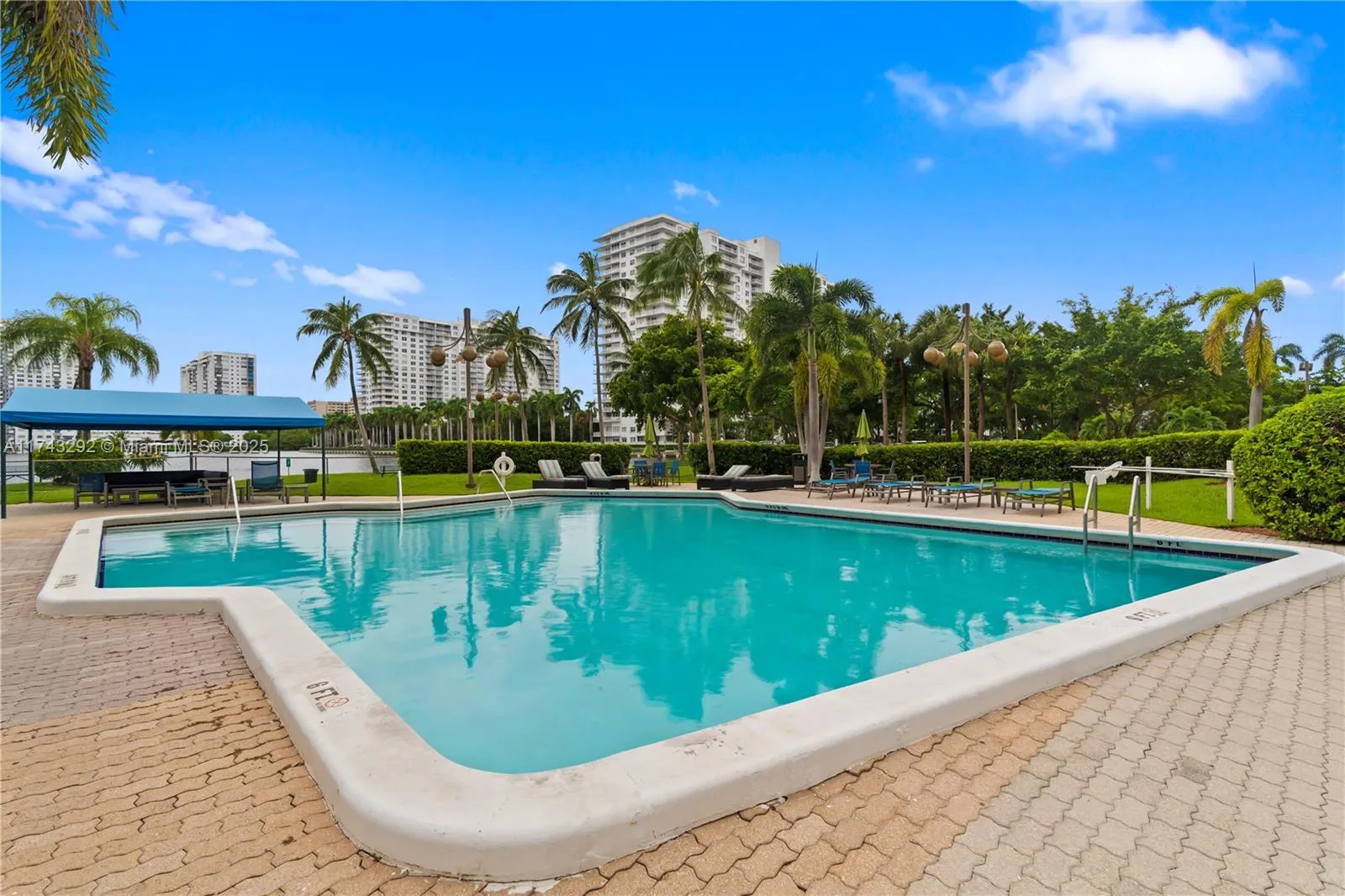 Aventura, Florida 33160, United States, 1 Bedroom Bedrooms, ,2 BathroomsBathrooms,Residential,Active,6158