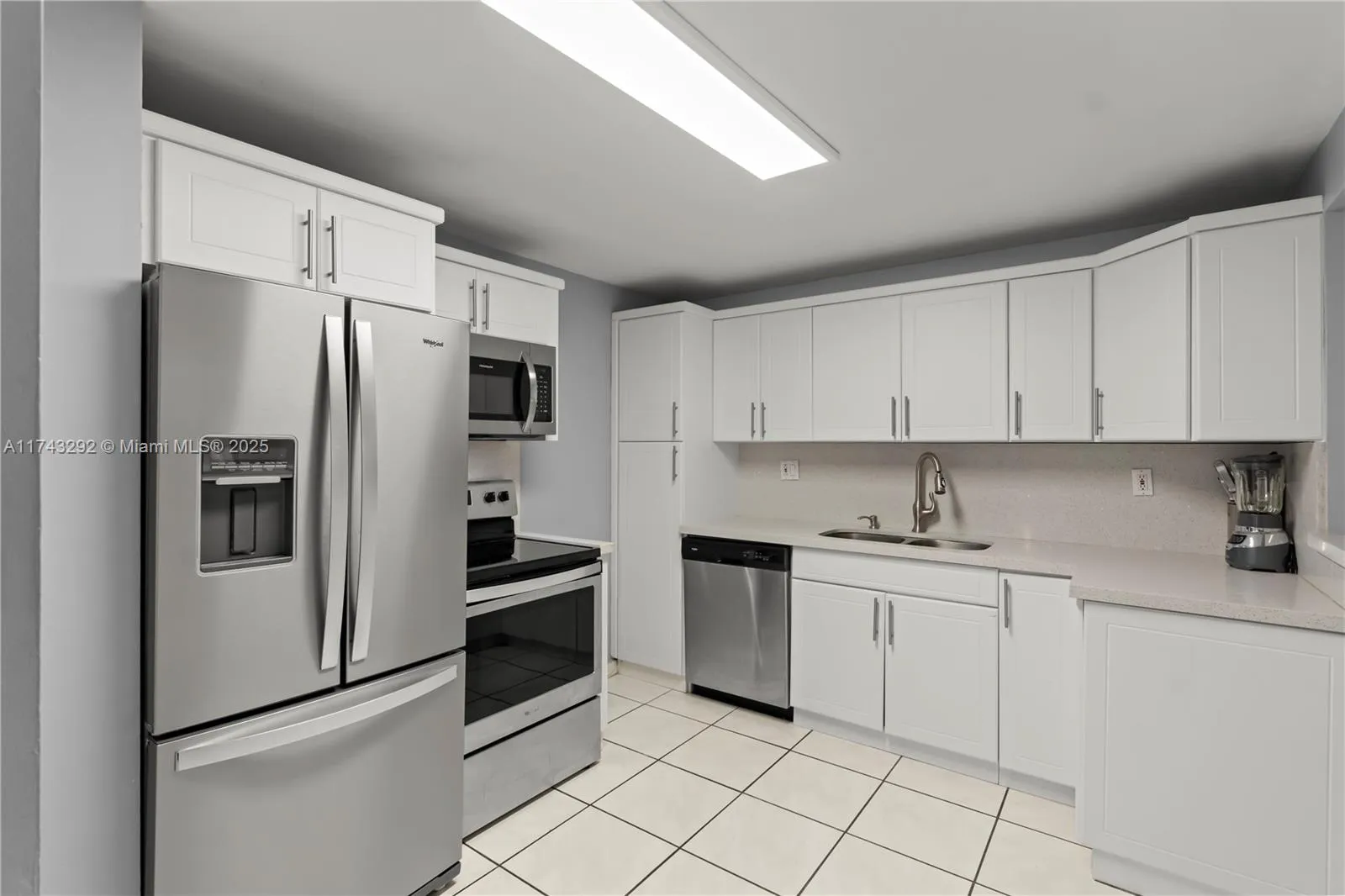 Aventura, Florida 33160, United States, 1 Bedroom Bedrooms, ,2 BathroomsBathrooms,Residential,Active,6158