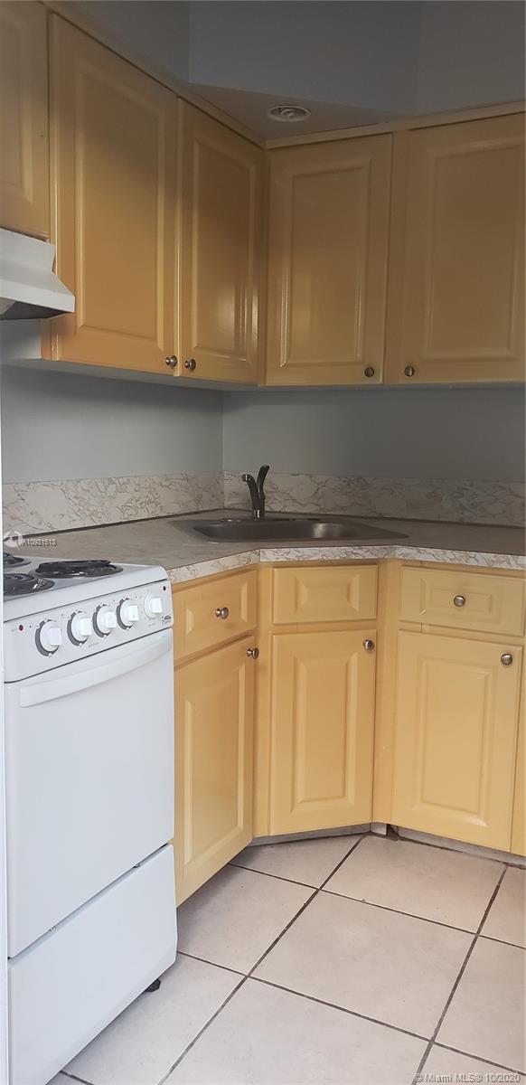 CORAL KEY VILLAS 5TH SEC - Residential Lease