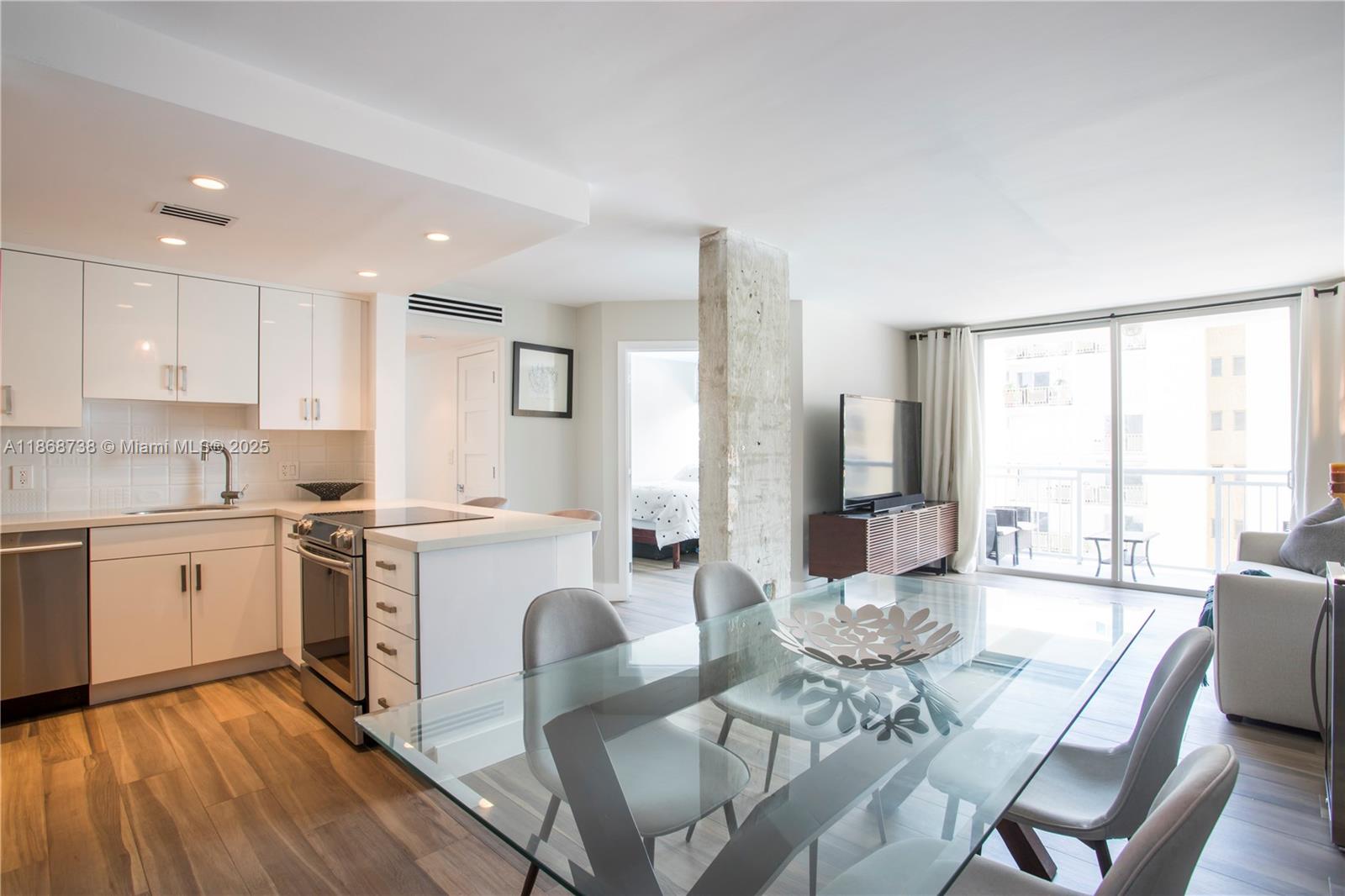 1345 Lincoln Rd 605