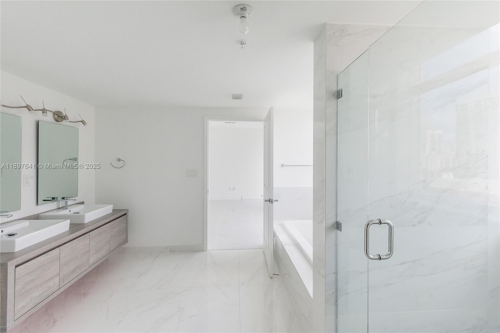 400 SUNNY ISLES CONDO EAS - Residential Lease