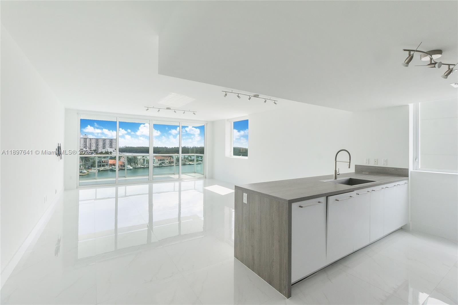 400 SUNNY ISLES CONDO EAS - Residential Lease