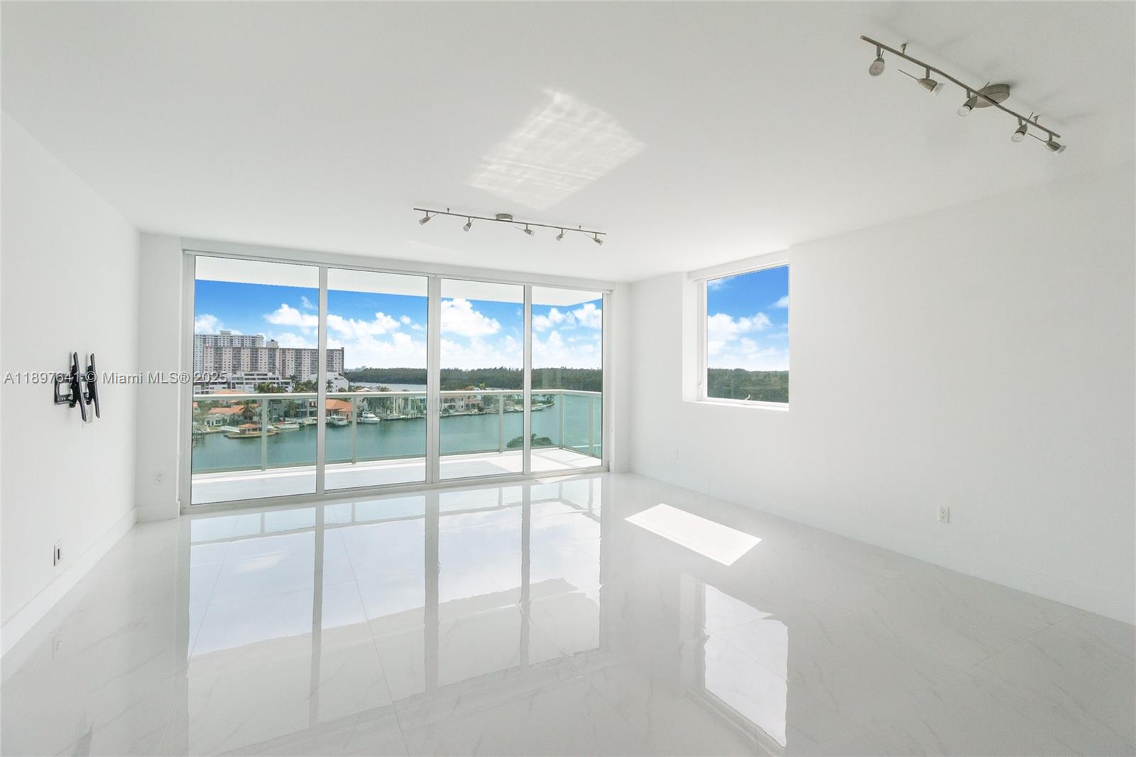 400 SUNNY ISLES CONDO EAS - Residential Lease