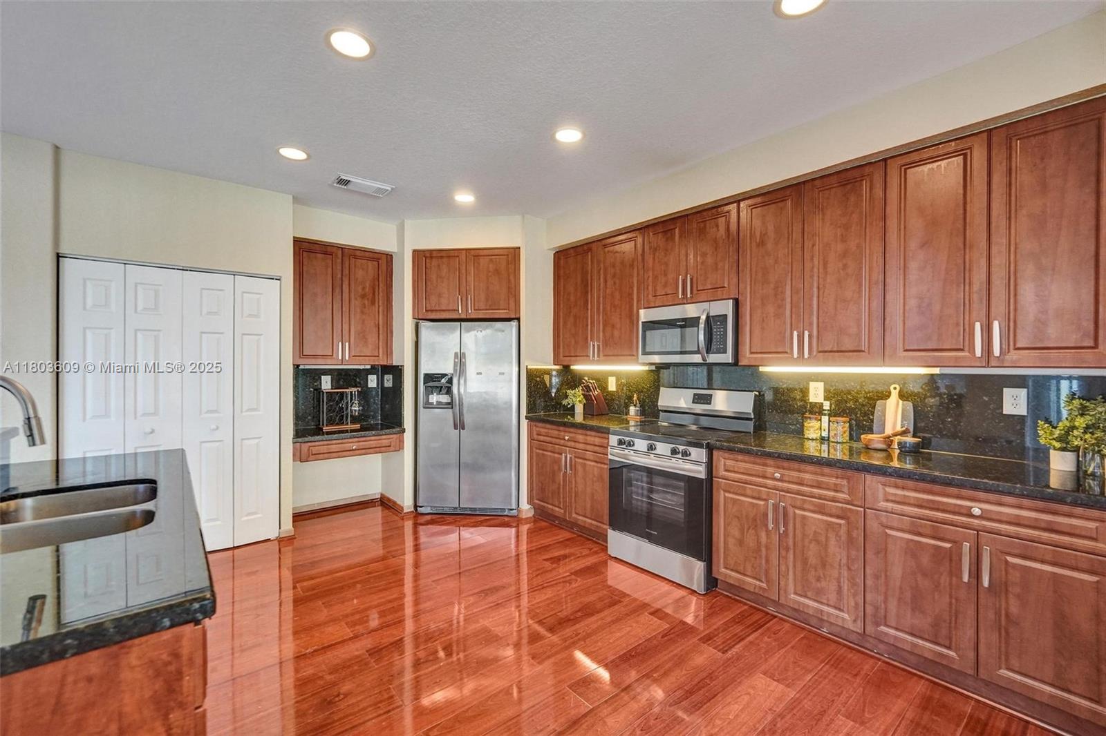 KENSINGTON NORTH - Residential