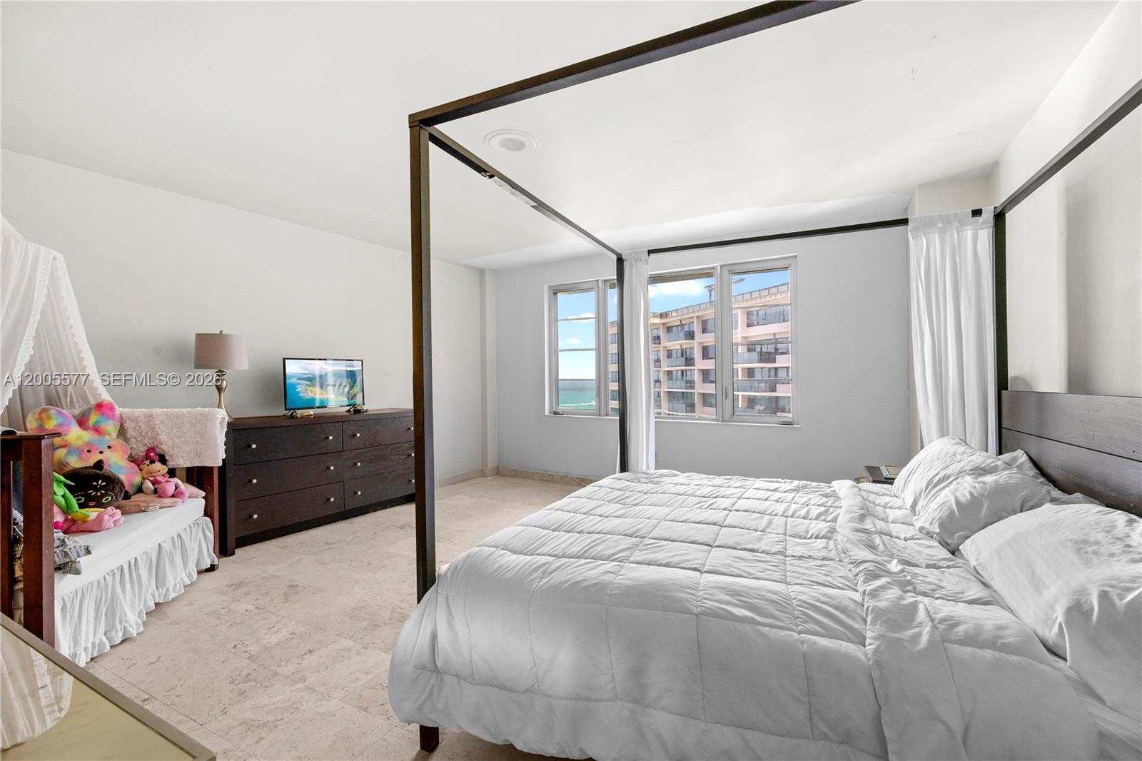 IMPERIAL HOUSE CONDO - Residential