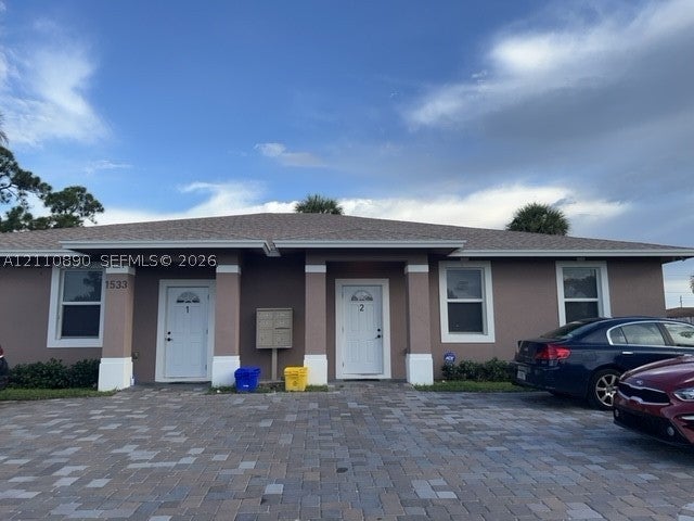 1533 W 26th Ct