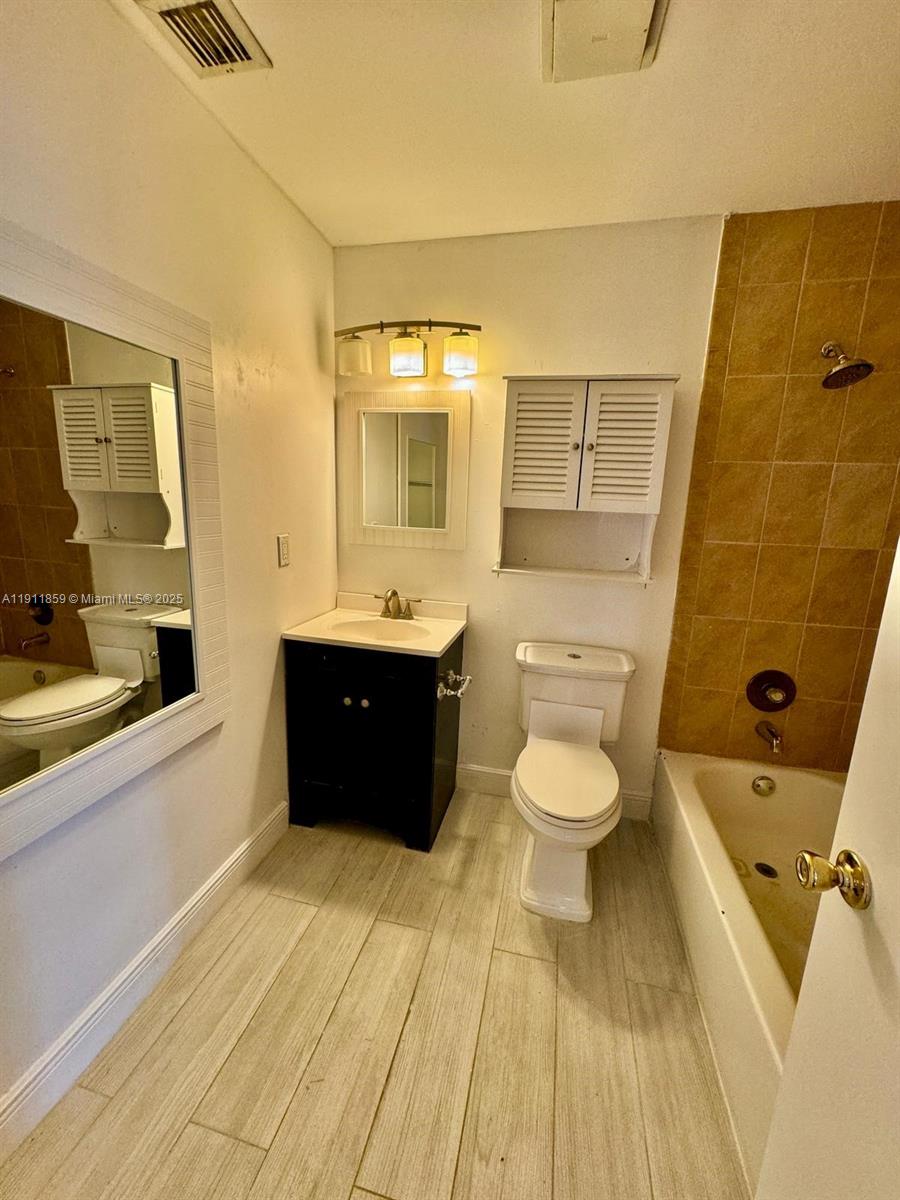 MAPLEWOOD TOWNHOUSES COND - Residential Lease