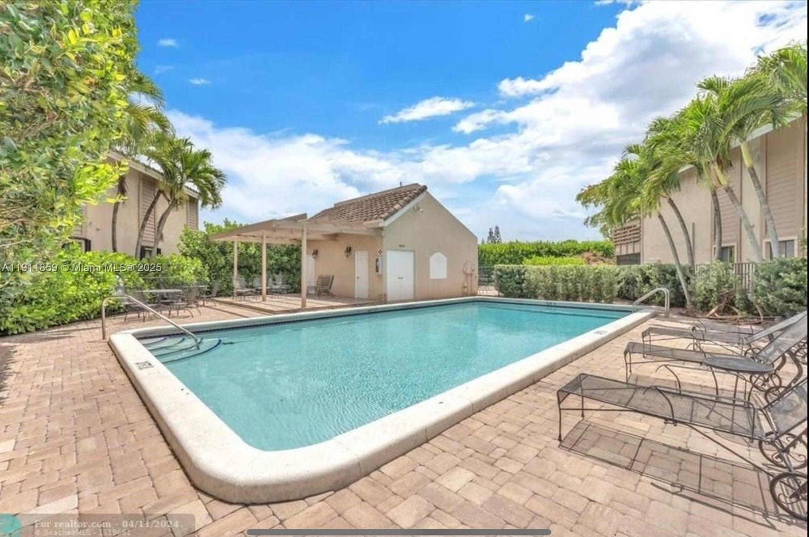 MAPLEWOOD TOWNHOUSES COND - Residential Lease