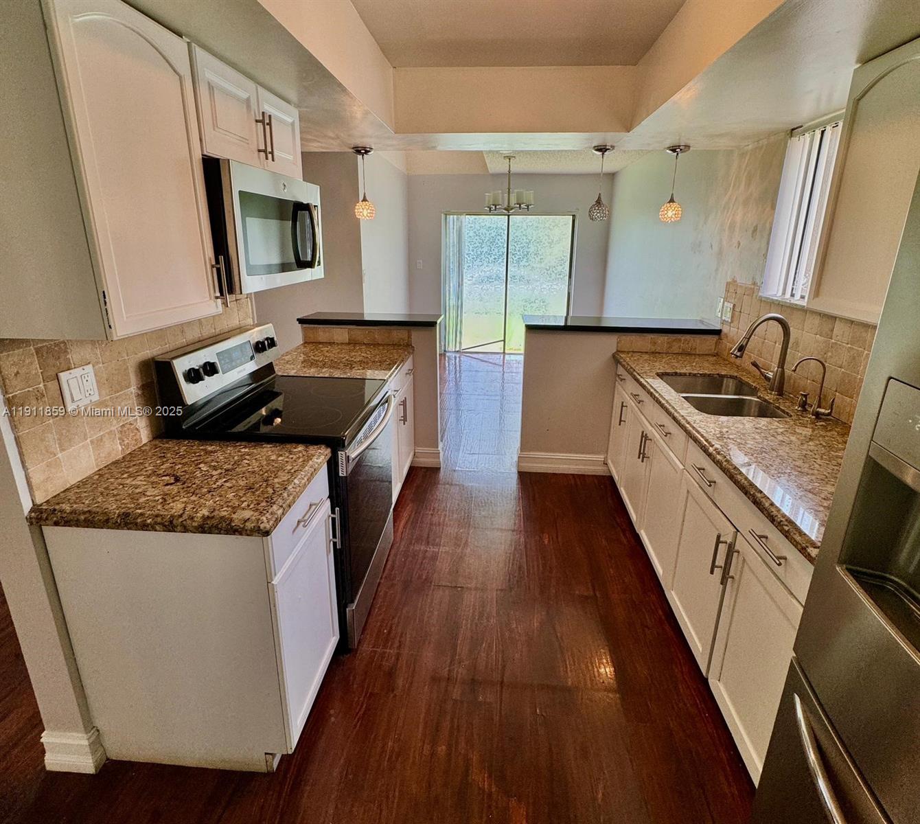 MAPLEWOOD TOWNHOUSES COND - Residential Lease