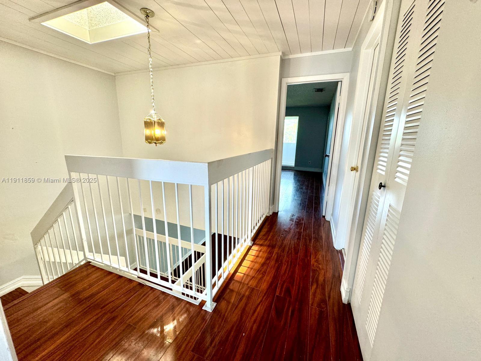 MAPLEWOOD TOWNHOUSES COND - Residential Lease