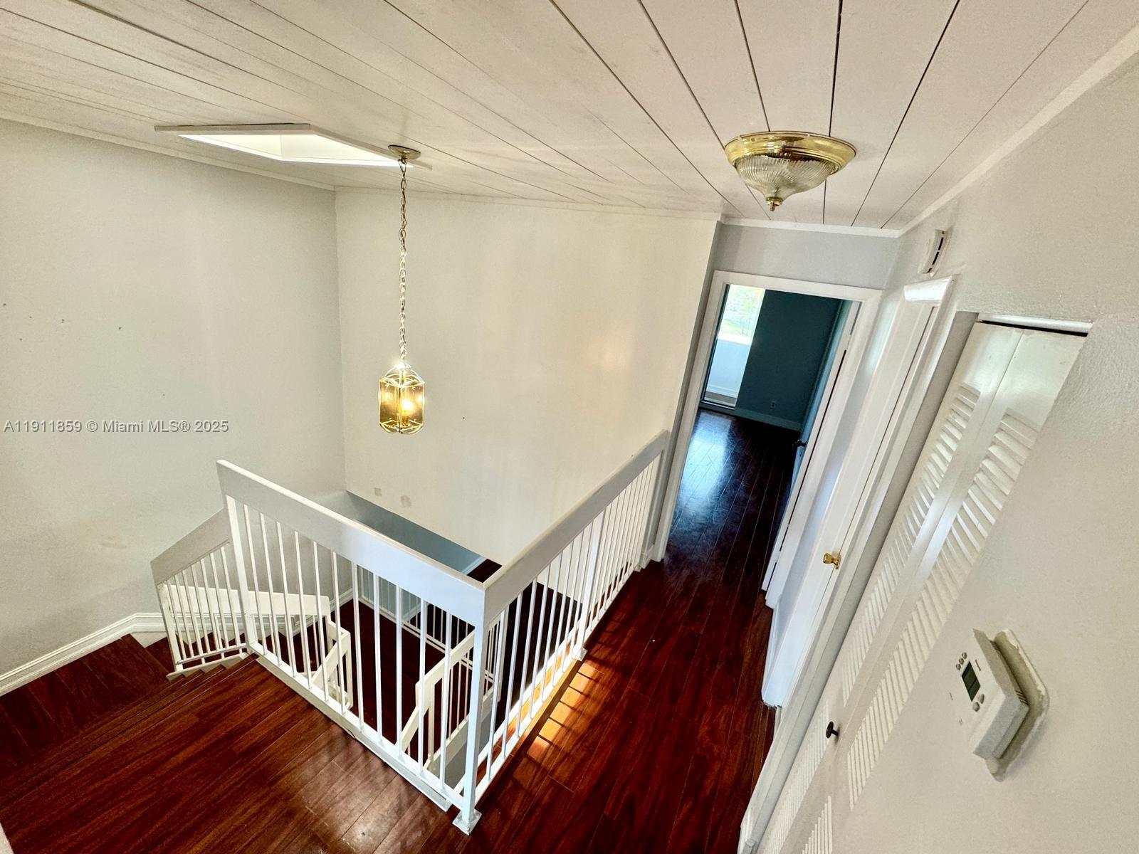 MAPLEWOOD TOWNHOUSES COND - Residential Lease