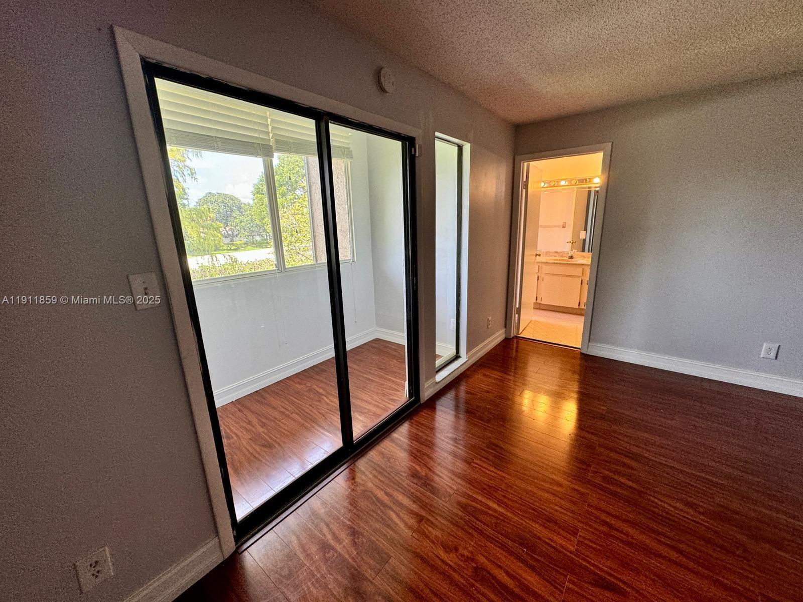 MAPLEWOOD TOWNHOUSES COND - Residential Lease