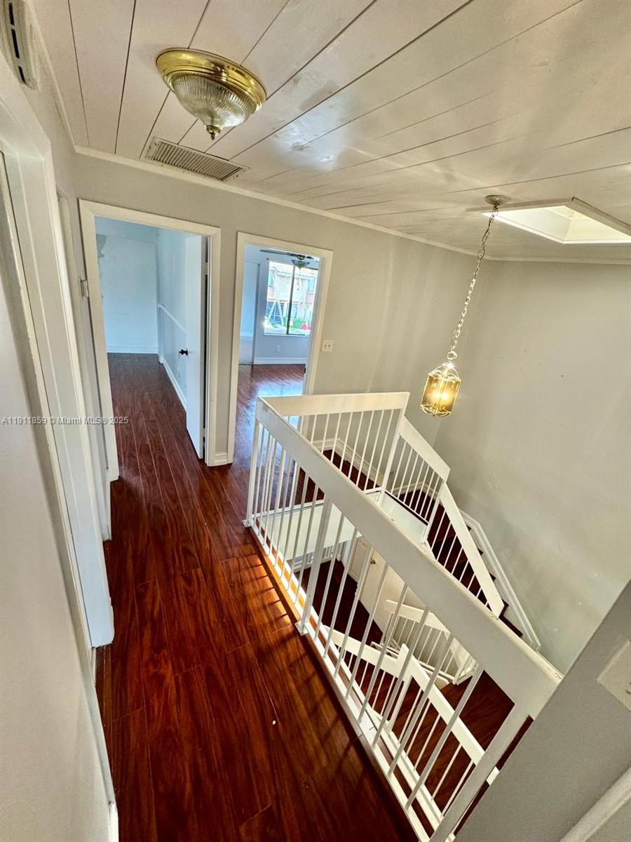 MAPLEWOOD TOWNHOUSES COND - Residential Lease