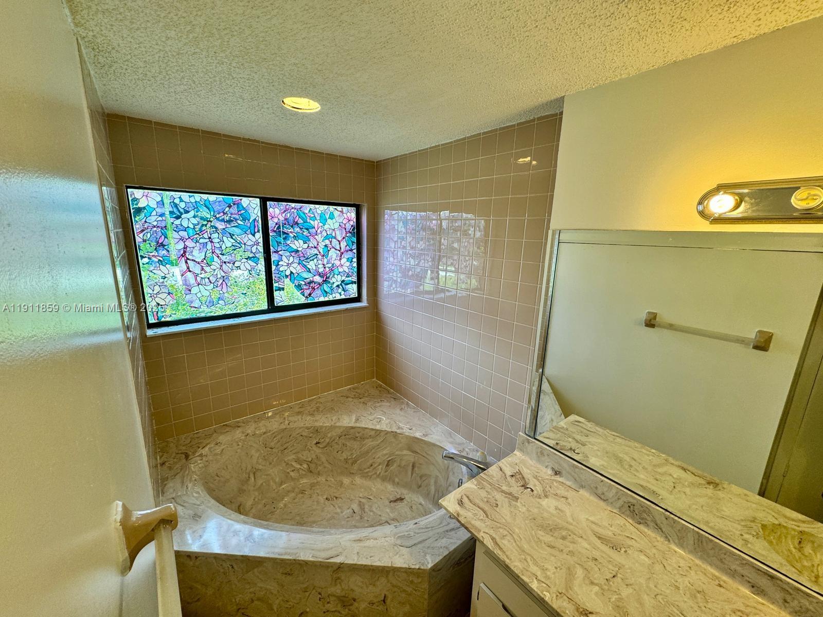 MAPLEWOOD TOWNHOUSES COND - Residential Lease