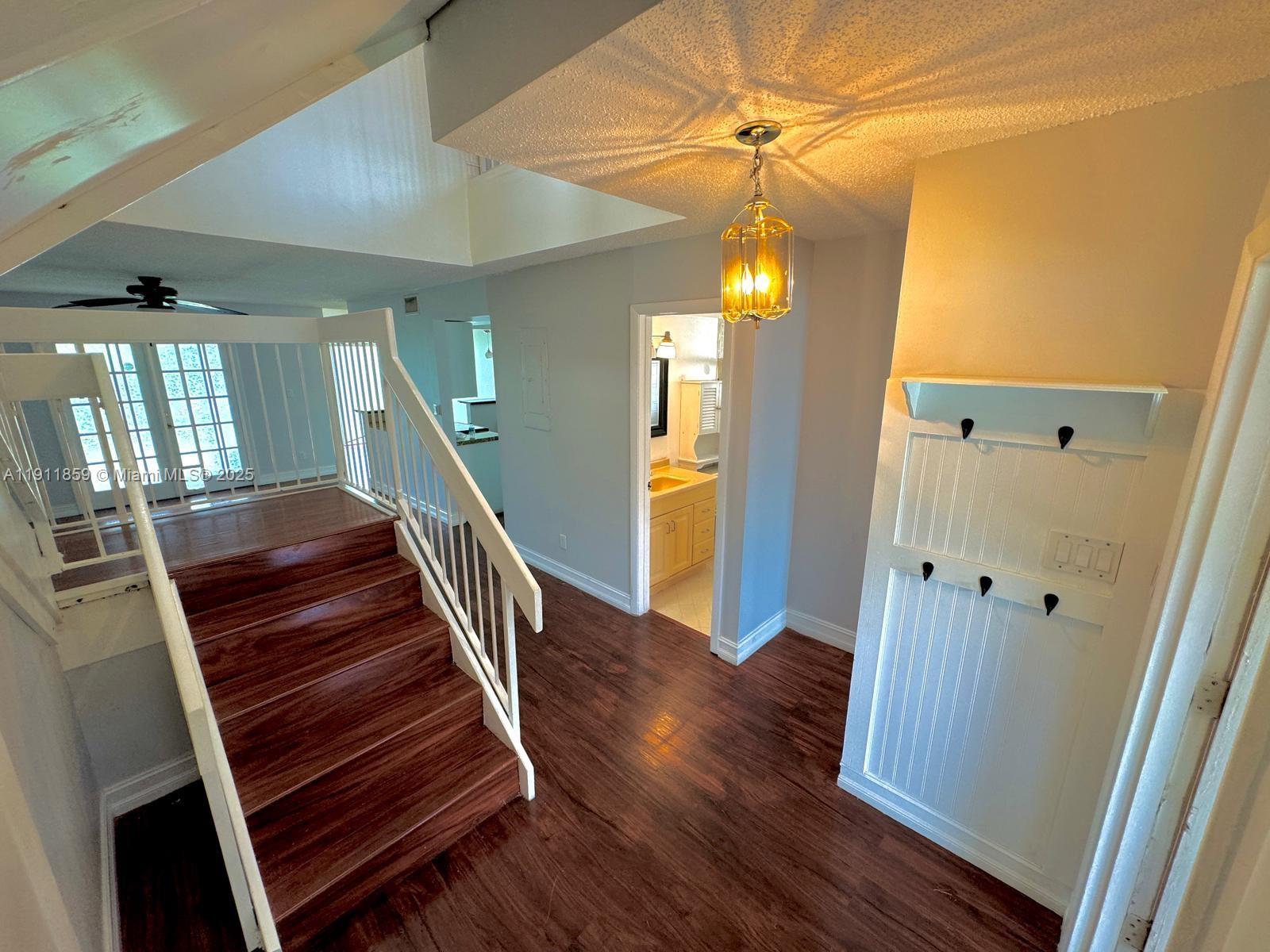 MAPLEWOOD TOWNHOUSES COND - Residential Lease