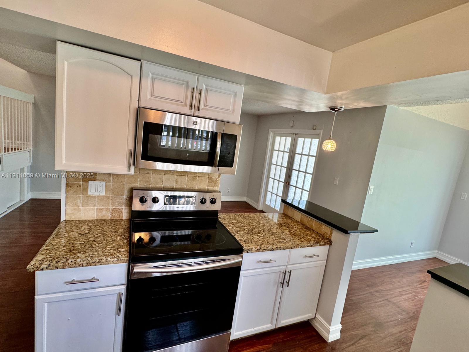 MAPLEWOOD TOWNHOUSES COND - Residential Lease