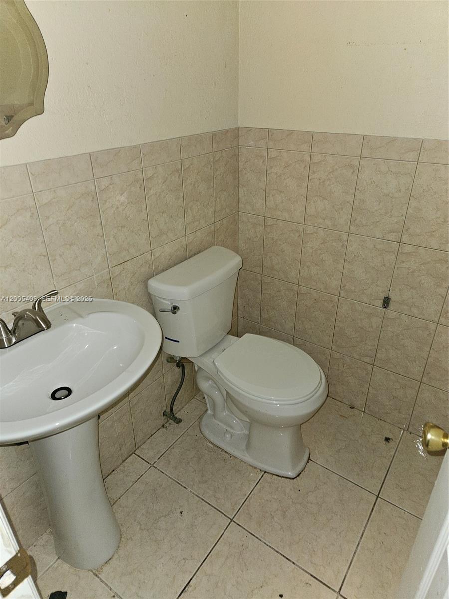 TOWNHOMES OF ORIOLE II - Residential