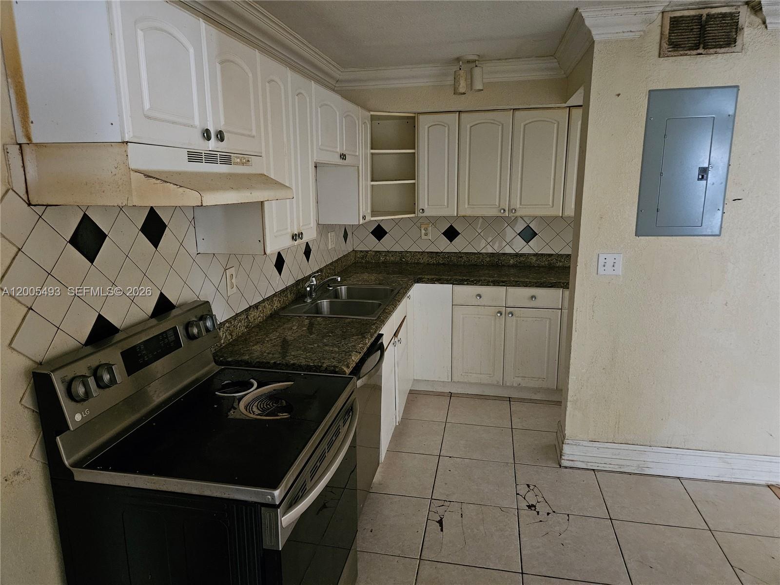 TOWNHOMES OF ORIOLE II - Residential