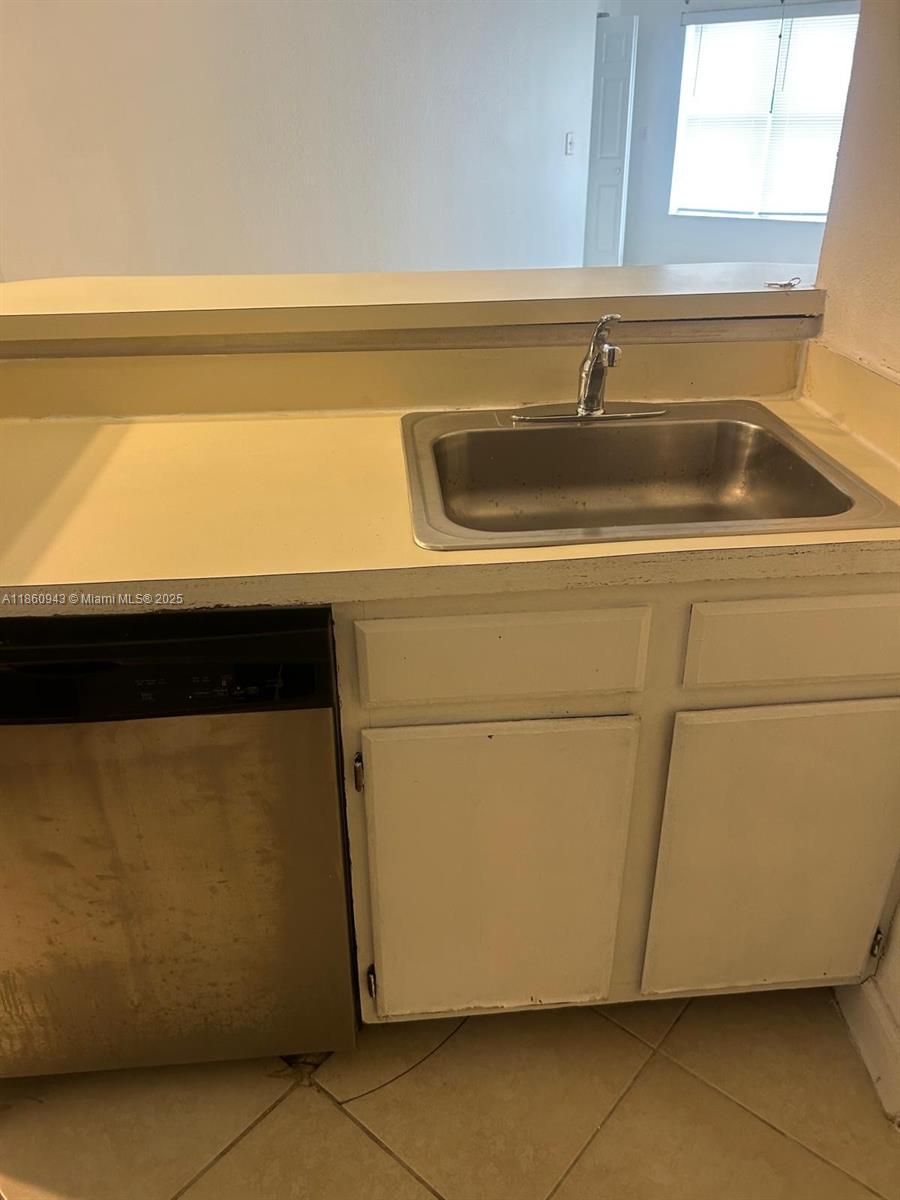 CORAL KEY CONDO - Residential Lease