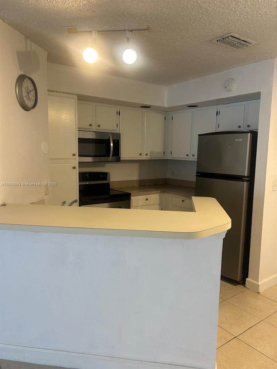 CORAL KEY CONDO - Residential Lease
